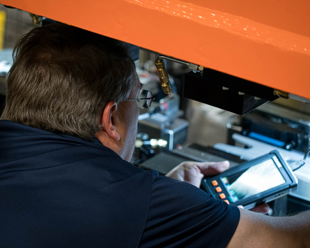 Ahaus employee setting up automated assembly